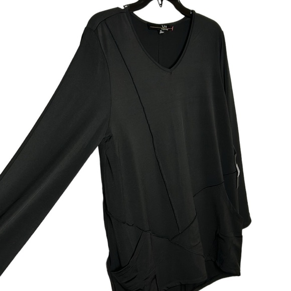 Liv Habitat tunic women medium.Black ,V-neckline,long sleeves  ,curved hem .NWOT - Picture 8 of 13